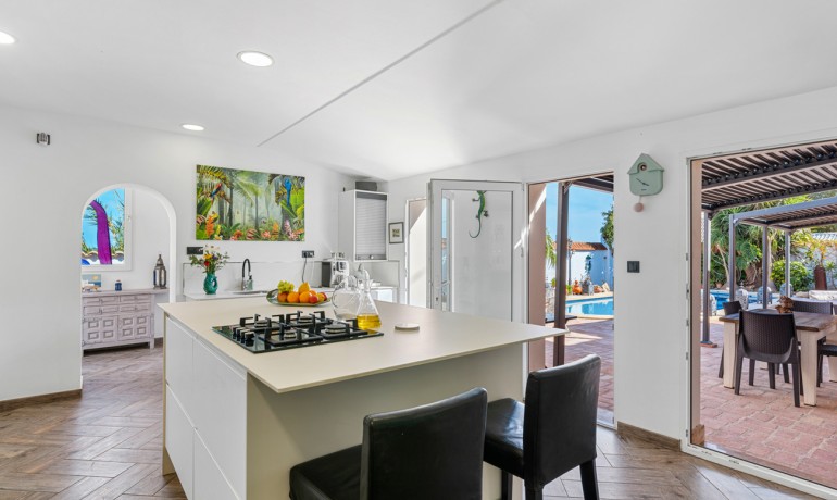 Sale - Finca / Country Property -
Daya Nueva - Daya Nueva - Country