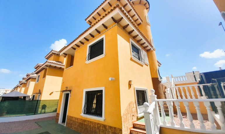 Sale - Villa -
Ciudad Quesada - Lo Marabu