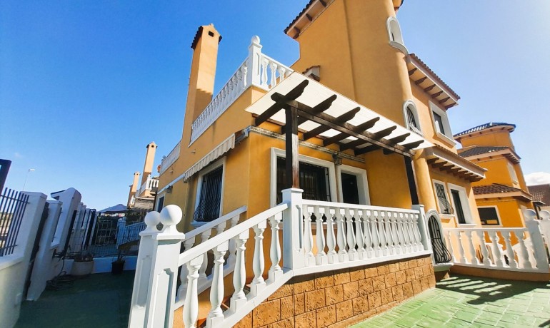 Sale - Villa -
Ciudad Quesada - Lo Marabu