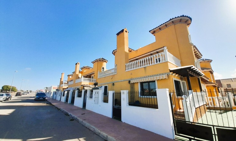 Sale - Villa -
Ciudad Quesada - Lo Marabu