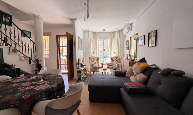 Sale - House -
Guardamar del Segura* - El Raso