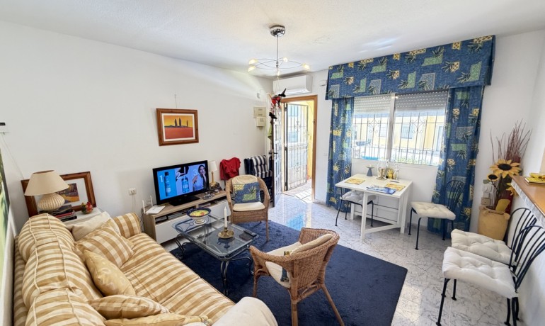 Venta - Apartamento / piso -
Villamartin