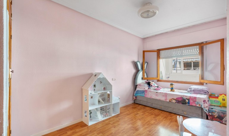 Sale - Apartment / Flat -
Torrevieja* - Playa del cura