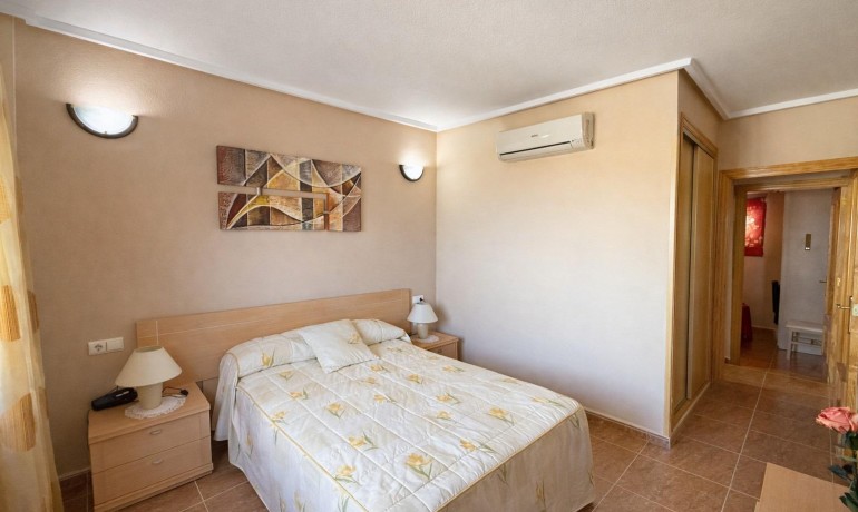 Venta - Apartamento / piso -
Torrevieja - Centro