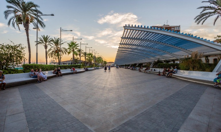 Venta - Apartamento / piso -
Torrevieja - Centro
