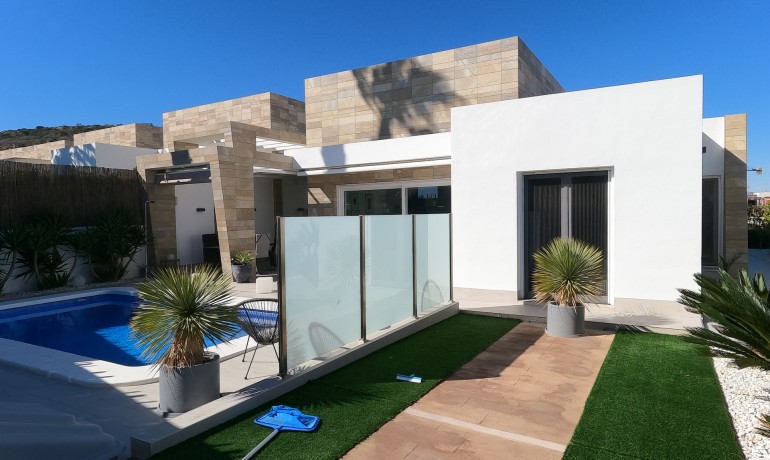 Sale - Villa -
Algorfa - La Finca Golf Resort