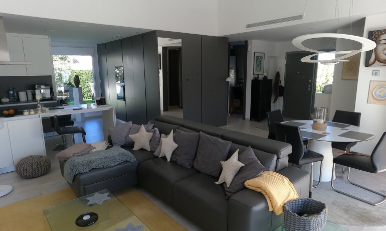 Sale - Villa -
Algorfa - La Finca Golf Resort