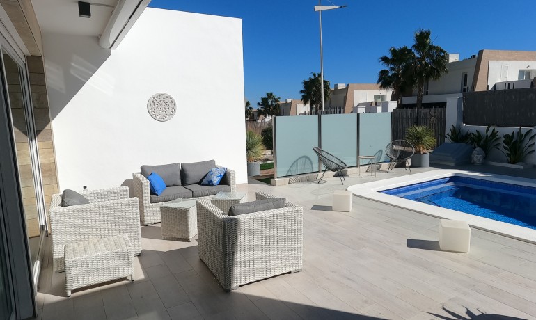 Sale - Villa -
Algorfa - La Finca Golf Resort