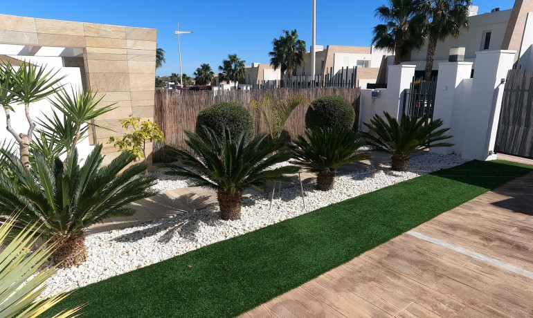 Sale - Villa -
Algorfa - La Finca Golf Resort