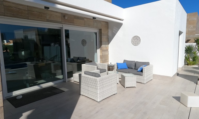 Sale - Villa -
Algorfa - La Finca Golf Resort