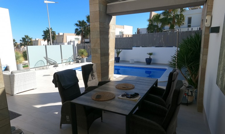 Sale - Villa -
Algorfa - La Finca Golf Resort