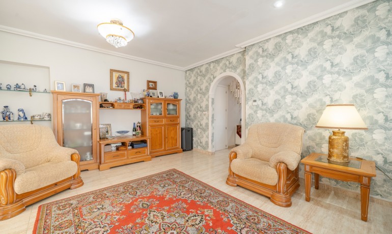 Sale - House -
Guardamar del Segura - El Moncayo