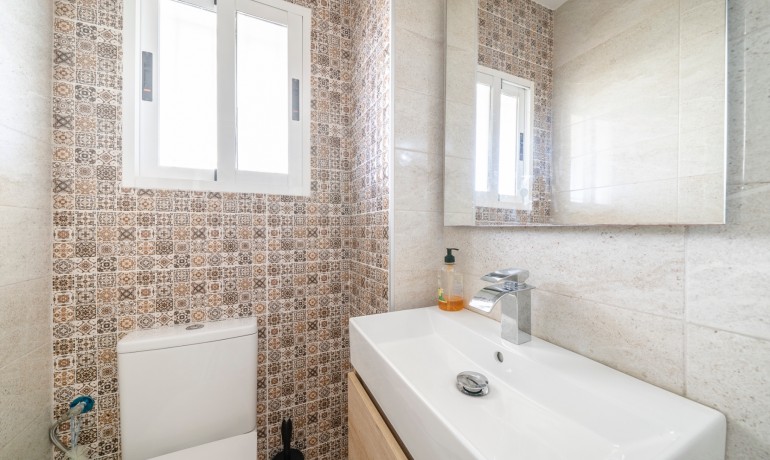 Sale - House -
Guardamar del Segura - El Moncayo