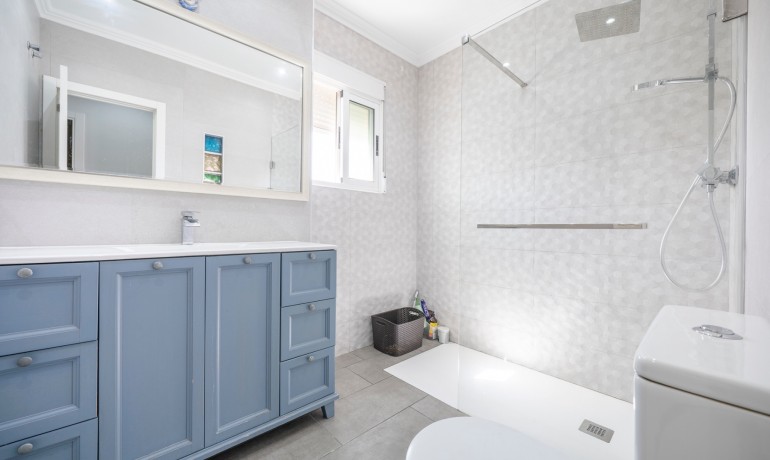 Sale - House -
Guardamar del Segura - El Moncayo