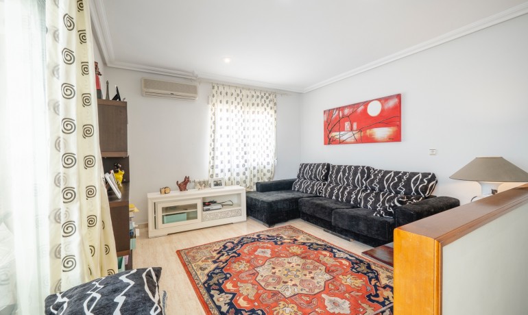 Sale - House -
Guardamar del Segura - El Moncayo