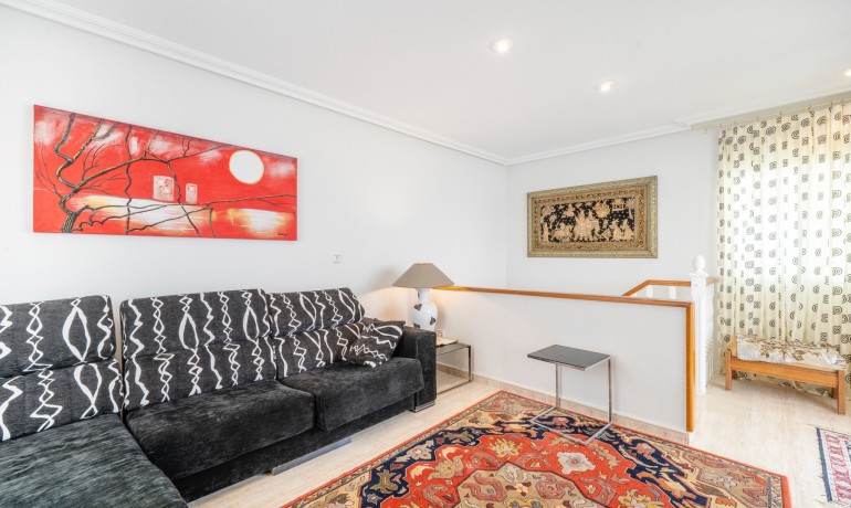 Sale - House -
Guardamar del Segura - El Moncayo