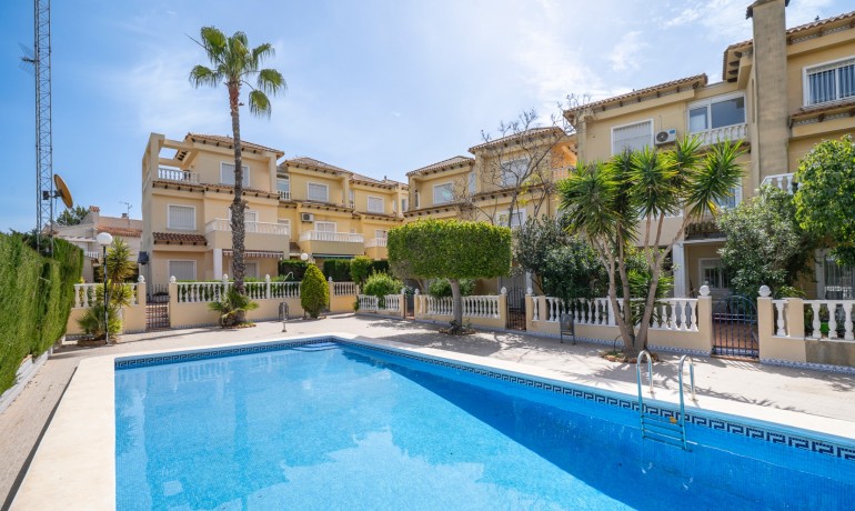 Sale - House -
Guardamar del Segura - El Moncayo