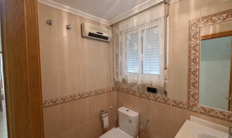 Venta - Apartamento / piso -
Torrevieja - Playa del cura
