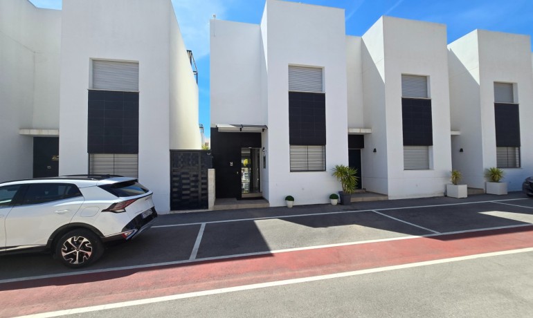 Venta - Townhouse * -
Ciudad Quesada * - Doña Pepa *