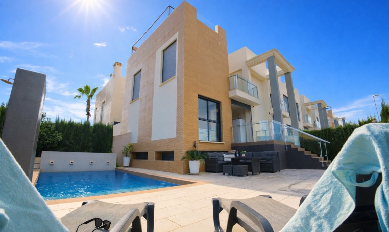 Sale - House -
Orihuela Costa* - La Zenia