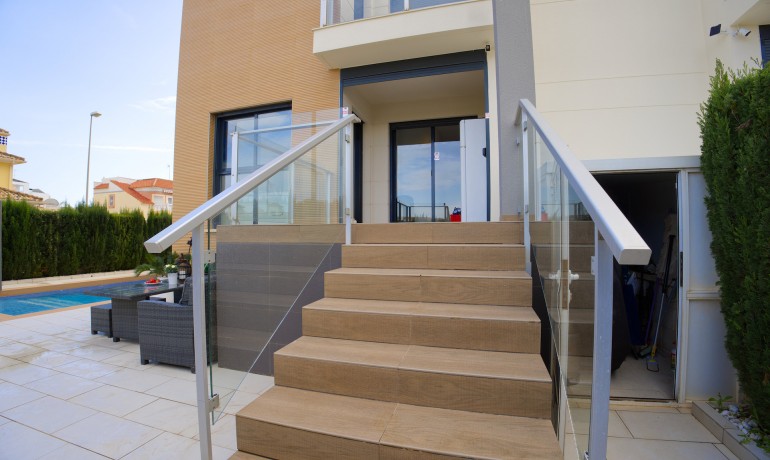 Sale - House -
Orihuela Costa* - La Zenia