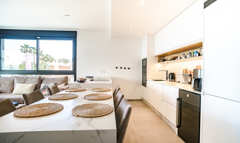 Venta - Apartamento / piso -
LO PAGÁN