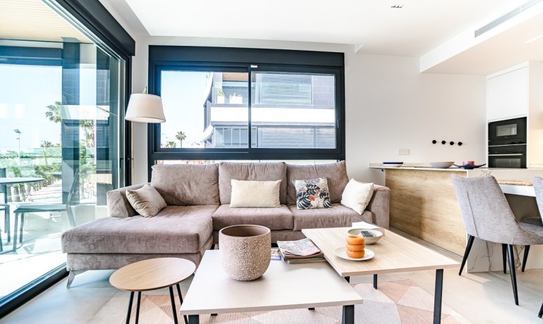 Venta - Apartamento / piso -
LO PAGÁN