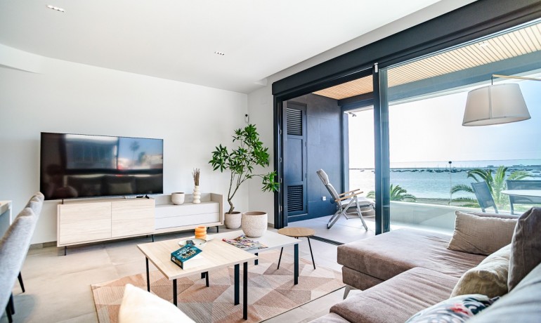 Venta - Apartamento / piso -
LO PAGÁN