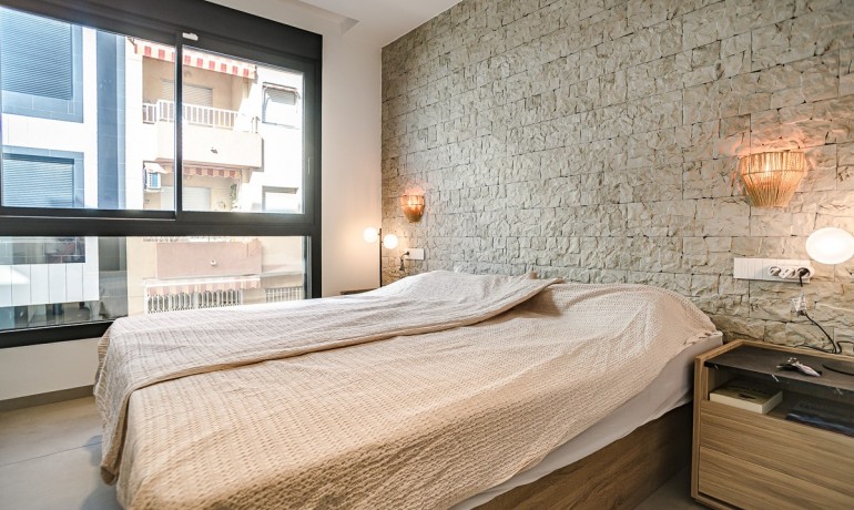 Venta - Apartamento / piso -
LO PAGÁN