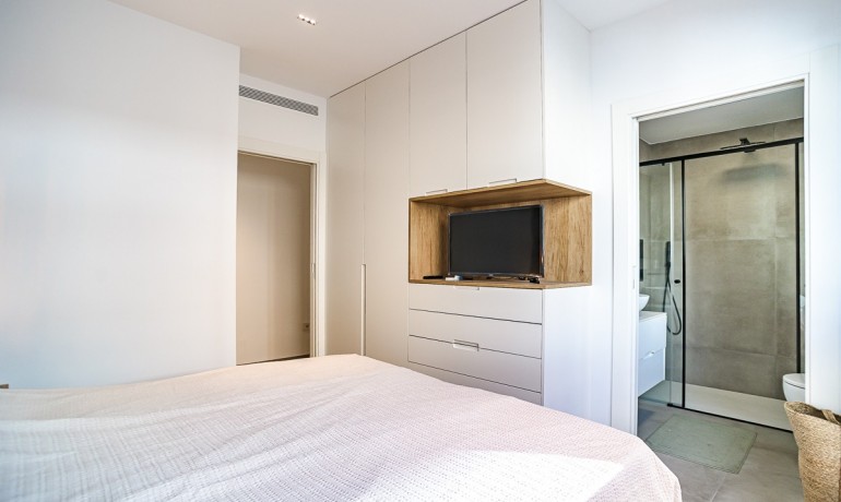 Venta - Apartamento / piso -
LO PAGÁN