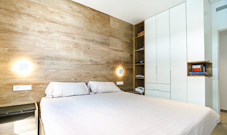 Venta - Apartamento / piso -
LO PAGÁN