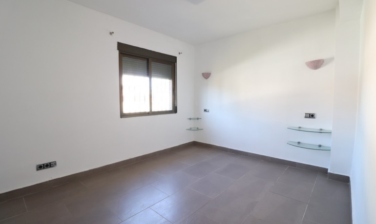 Venta - Apartamento / piso -
Pinar de Campoverde
