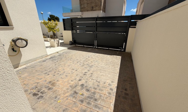 Sale - Villa -
Ciudad Quesada - La Laguna