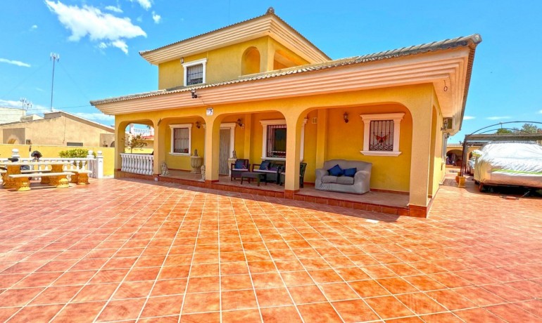 Sale - Villa -
Torrevieja - Los Balcones - Los Altos del Edén
