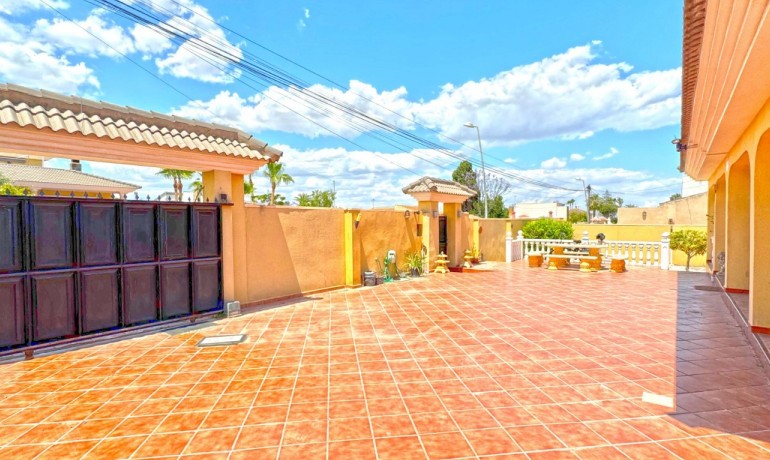 Sale - Villa -
Torrevieja - Los Balcones - Los Altos del Edén