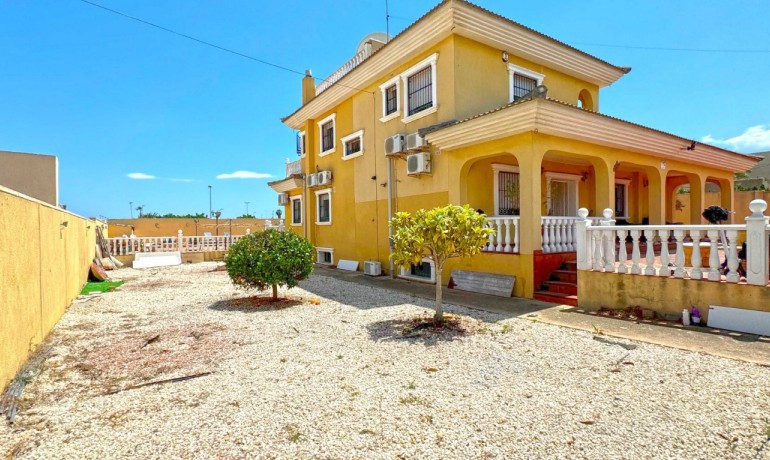 Sale - Villa -
Torrevieja - Los Balcones - Los Altos del Edén