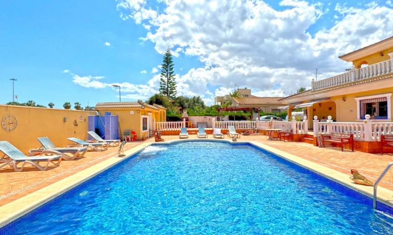 Sale - Villa -
Torrevieja - Los Balcones - Los Altos del Edén