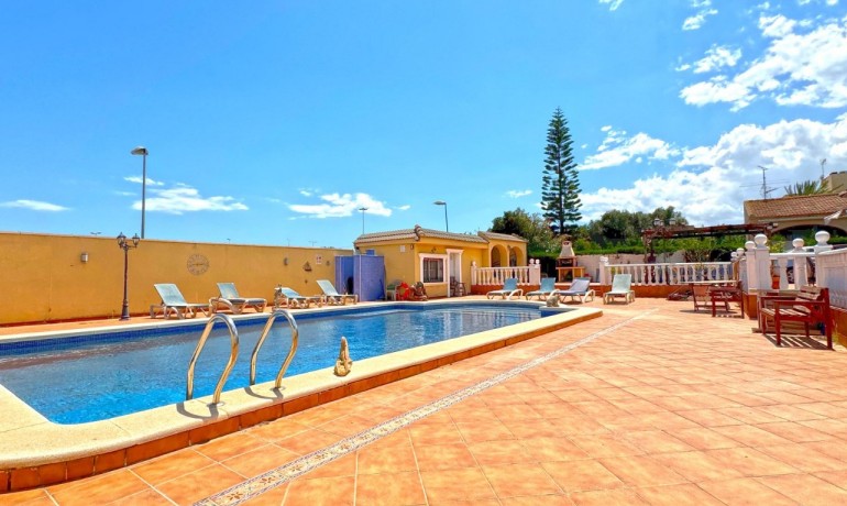 Sale - Villa -
Torrevieja - Los Balcones - Los Altos del Edén