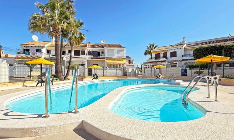 Sale - Apartment / Flat -
Torrevieja - Torrelamata - La Mata