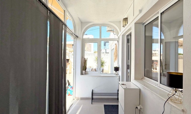 Sale - Apartment / Flat -
Torrevieja - Torrelamata - La Mata