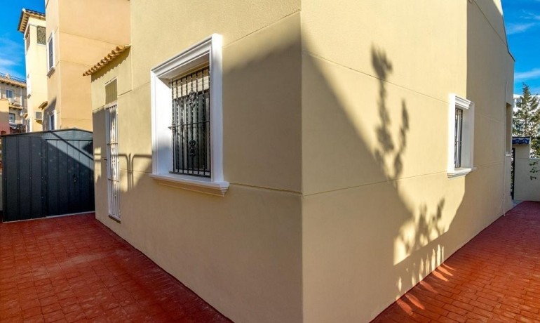 Sale - Villa -
Orihuela Costa - Villamartin