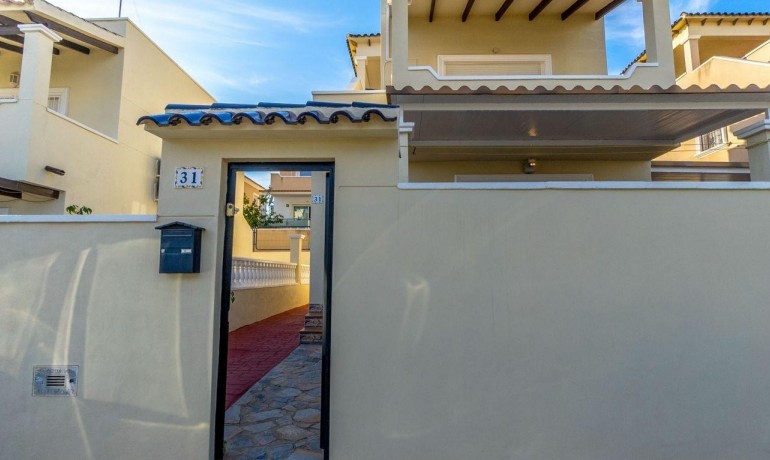 Sale - Villa -
Orihuela Costa - Villamartin