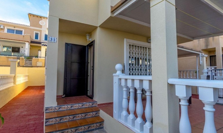 Sale - Villa -
Orihuela Costa - Villamartin