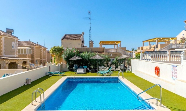 Sale - Villa -
Orihuela Costa - Villamartin