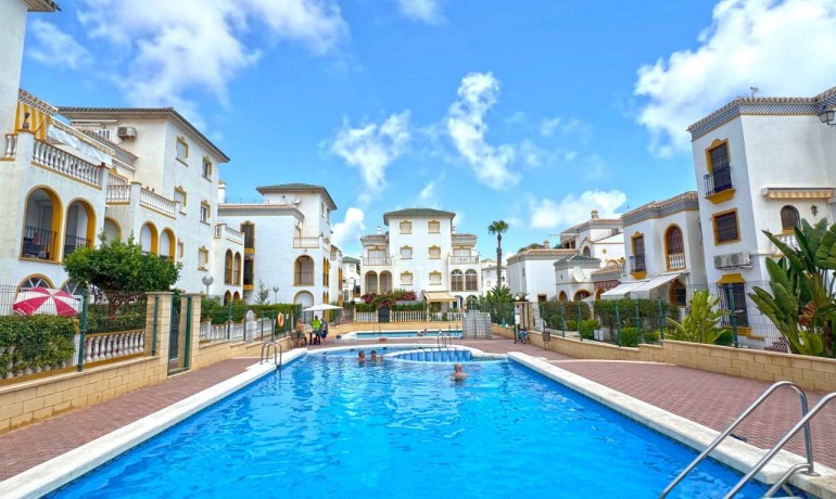 Sale - Apartment / Flat -
Torrevieja - Torrelamata - La Mata
