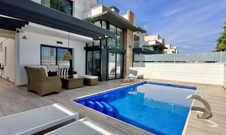 Sale - Villa -
Orihuela Costa - Lomas de Cabo Roig