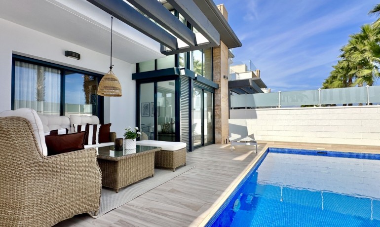 Sale - Villa -
Orihuela Costa - Lomas de Cabo Roig