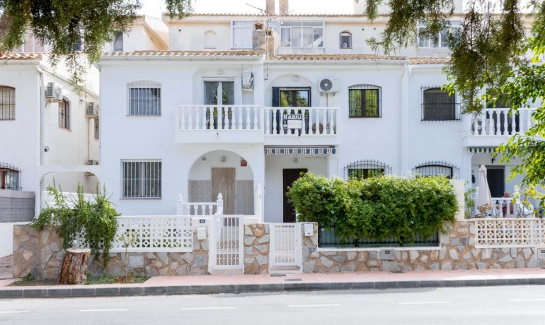 Sale - House -
Orihuela Costa - La Zenia