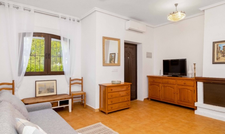 Sale - House -
Orihuela Costa - La Zenia