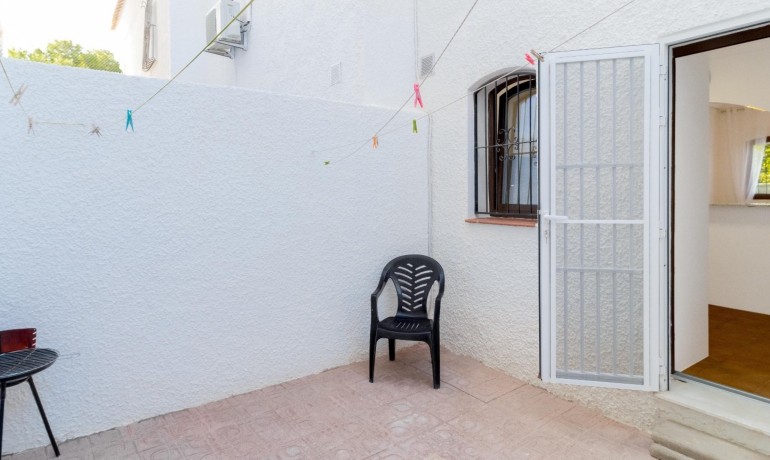 Sale - House -
Orihuela Costa - La Zenia